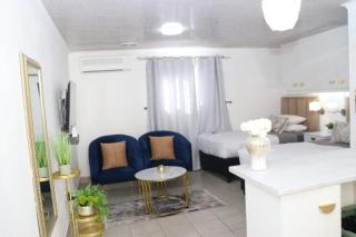 Optimum Stay Self Catering Accommodation - Twin Room 2 Single Beds - 9