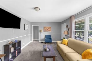 Broadmoor Bungalow - Unit A - 1