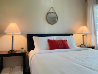 83rd Street Comfy Cottage - 7