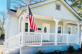 83rd Street Comfy Cottage - 3