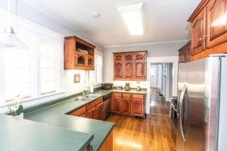 29th Street Trendy Lakeview Craftsman 8 - 9