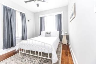 29th Street Trendy Lakeview Craftsman 8 - 7