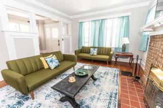 29th Street Trendy Lakeview Craftsman 8 - 6