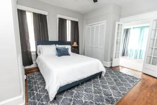 29th Street Trendy Lakeview Craftsman 8 - 1