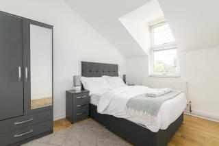 Modern Retreat - 3 Beds - Parking - Wifi - 15 mins to tube - 3