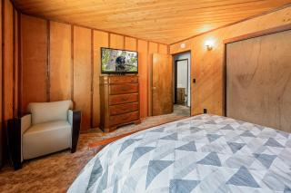 Cubs Nest - Walk to Park, Fireplace, Deck, BBQ - 2