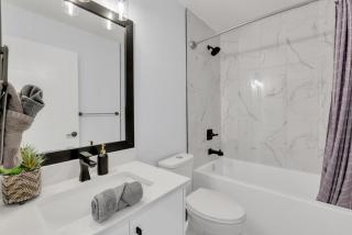 Rodeo Upper Suite in Trendy Killarney - 9