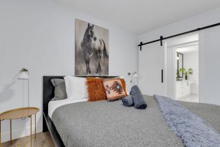 Rodeo Upper Suite in Trendy Killarney - 1