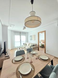 Precioso Apartamento con 2 habitaciones, aire acondicionado y garaje - 0