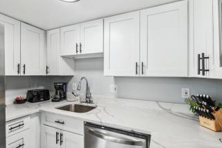 All New! Convenient Location! Sleeps 6 - 1