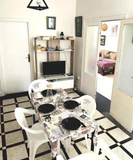 Comfortable Room 1 at Homestay Casablanca - 3