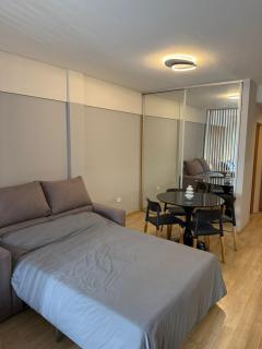 Hollywood Modern Vibe Apartment - 7