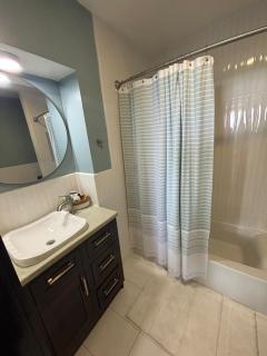 360 Suites, Seaside Luxury, 4 Bedrooms, 3 Bath - 9