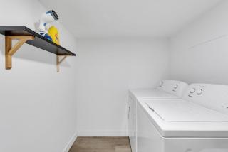 Safari - Renovated & Upgraded 2 Bed Lower Suite - Calgary - 5