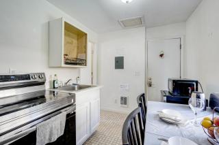 5 Mi to Dtwn Oakland Studio with Shared Patio - 5