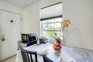 5 Mi to Dtwn Oakland Studio with Shared Patio - 3