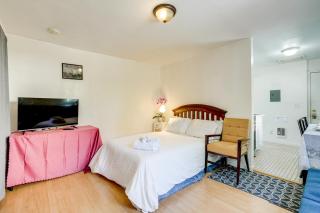 5 Mi to Dtwn Oakland Studio with Shared Patio - 1