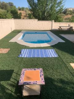 Casa abuhardillada con piscina y chimenea - 7