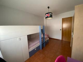 Casa abuhardillada con piscina y chimenea - 6