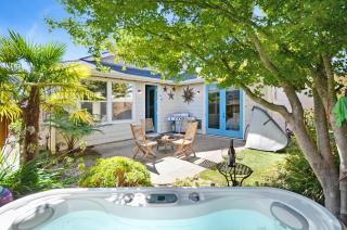 Wine Country Retreat with Hot Tub & Mini Golf - 8