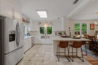 Spacious, Soulful Southern Stay - 4