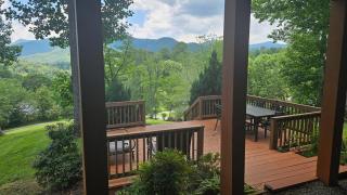 Mountain View 2BR Log Cabin Apt wPrivate BBQ Deck - 8