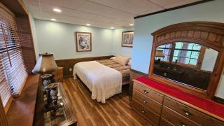 Mountain View 2BR Log Cabin Apt wPrivate BBQ Deck - 6