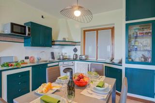AmiroVista-Garden, Lake view, shared pool - Happy Rentals - 1