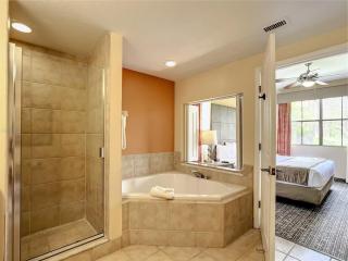Resort Condo Near Disney, Universal, and SeaWorld with Convenient Shuttle Service - 4