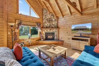 Mountain Escape on 6 acres w Hot Tub & Privacy - 3