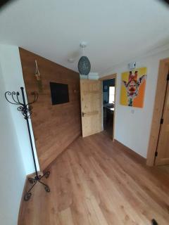 Lakeside Cottage - 3