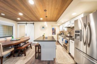 Near Ski Beach Hiking Trails Clubhouse Pool Hot Tub Access Juanita Blue by AvantStay - 7