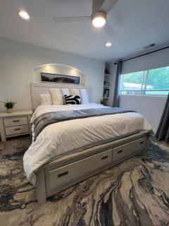 Charming 2 bed 1 bath Private Studio - 9