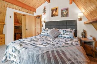 Big Bear Cabin with Treetop Veiws with 3 Decks Arcade Game and Air Conditioner - 2
