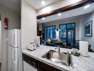Snowater Condo Story Condo - Sleeps 4 - Close to Community Amenities - 2