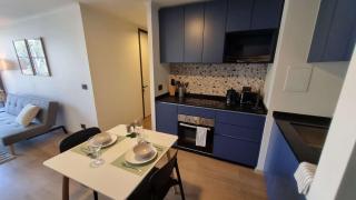 Chic 2BR Retreat for 5 in Vibrant Las Condes Oasis - 9