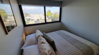 Chic 2BR Retreat for 5 in Vibrant Las Condes Oasis - 3