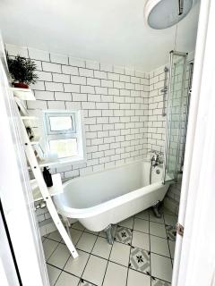 Charming 2BR Victorian Flat in Bexhill-on-Sea - 6