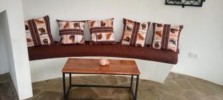 Banana House - 6
