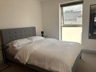 York City Centre 2 Bed Flat with Views - Top Location - 5