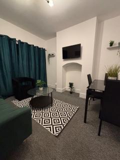 3bd in leicester near M1 - city - contractors - 3