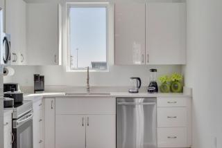 Twin Urbanview Apartments I King Bed I FreeParking - 2