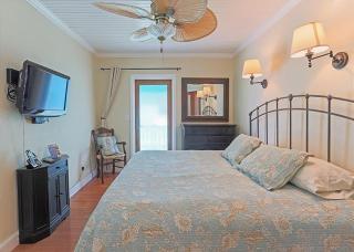 Beach Condo With Heated Pool, Coral Resort A1 - 1
