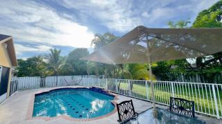 The Poolside Escape Near Beaches - 0