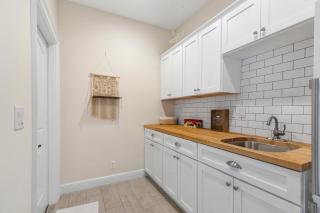 Spanish Charm 4br Guest House Private Yard - 1