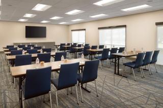 Holiday Inn Express & Suites Fresno Airport by IHG - 4