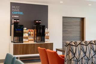 Holiday Inn Express & Suites Fresno Airport by IHG - Fresno - 2