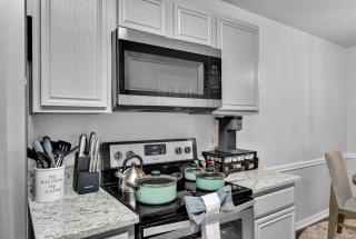 The Sunset Suite 3Bd 2Bath Att Garage Pvt Yard - 5