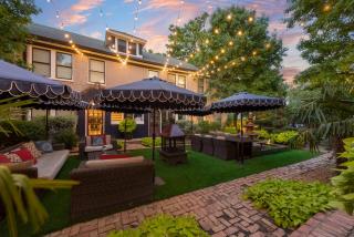French-Garden Courtyard Retreat in Dallas - 3