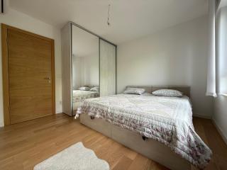 Modern 2BR Apt with Balcony and Mountain View LIA001 - 1